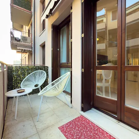 Center - Pool & Free Parking Apartment *