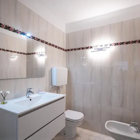 Center - Pool & Free Parking Apartment Bardolino