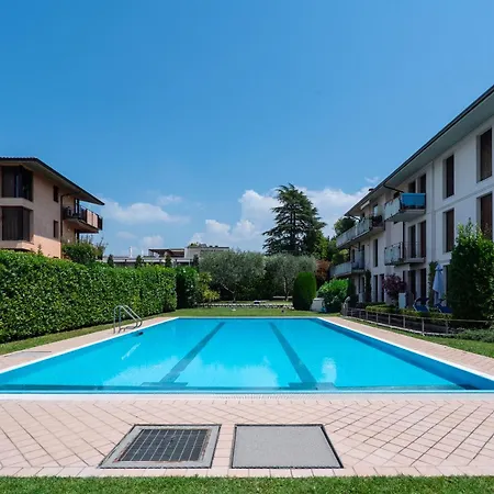 Center - Pool & Free Parking Apartment Bardolino